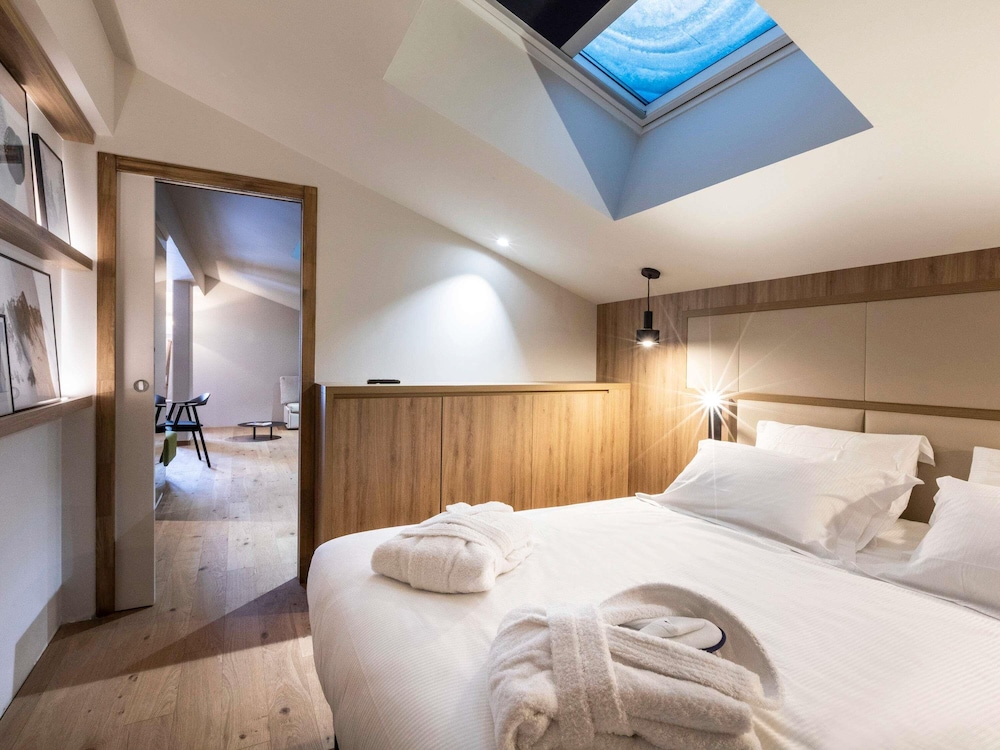 Suite Ejecutiva, balcón - 1 cama doble y 1 sofá - cama doble del hotel Novotel Megève Mont-blanc. Foto 5