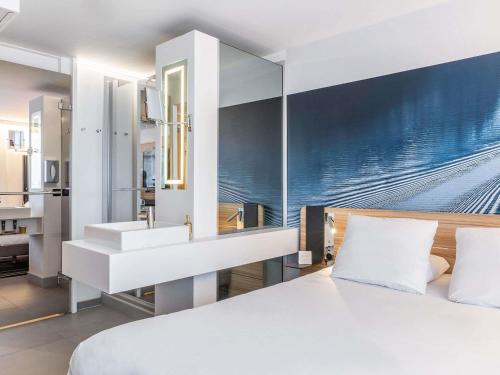 Habitación Doble Clásica del hotel Novotel Deauville Plage. Foto 1