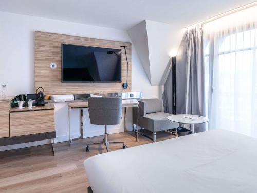 Habitación Doble Executive con balcón del hotel Novotel Deauville Plage. Foto 2