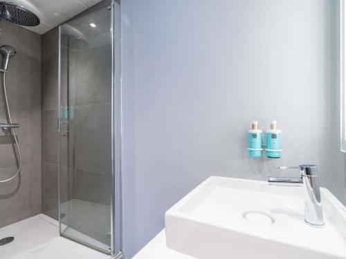 Habitación Doble Executive con balcón del hotel Novotel Deauville Plage. Foto 4