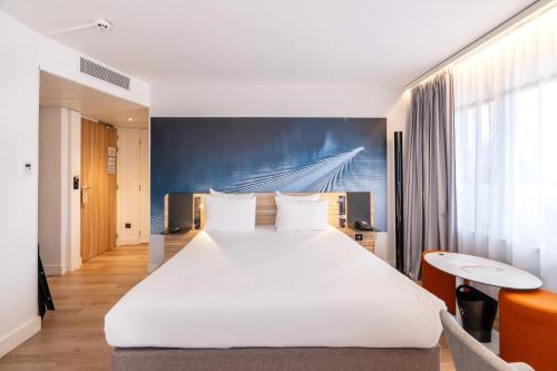 Habitación Doble Executive con balcón del hotel Novotel Deauville Plage. Foto 14