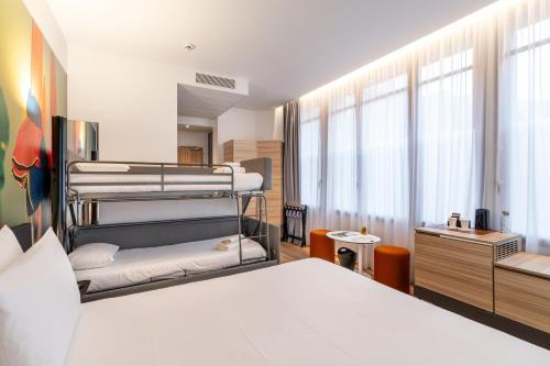 Habitación Doble Clásica con sofá cama del hotel Novotel Deauville Plage. Foto 13