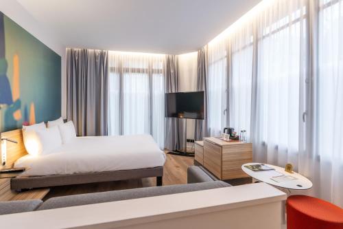 Habitación Doble Clásica con sofá cama del hotel Novotel Deauville Plage. Foto 14