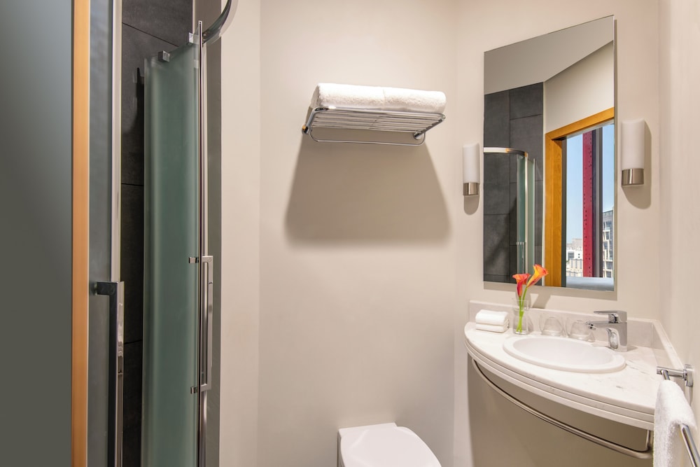 Habitación Estándar con 1 cama doble del hotel Ibis Doha. Foto 6