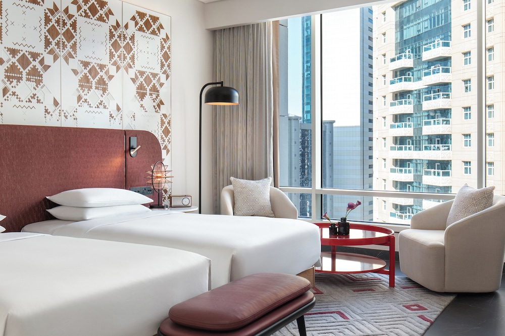 2 camas individuales del hotel Andaz Doha, A Concept By Hyatt. Foto 1