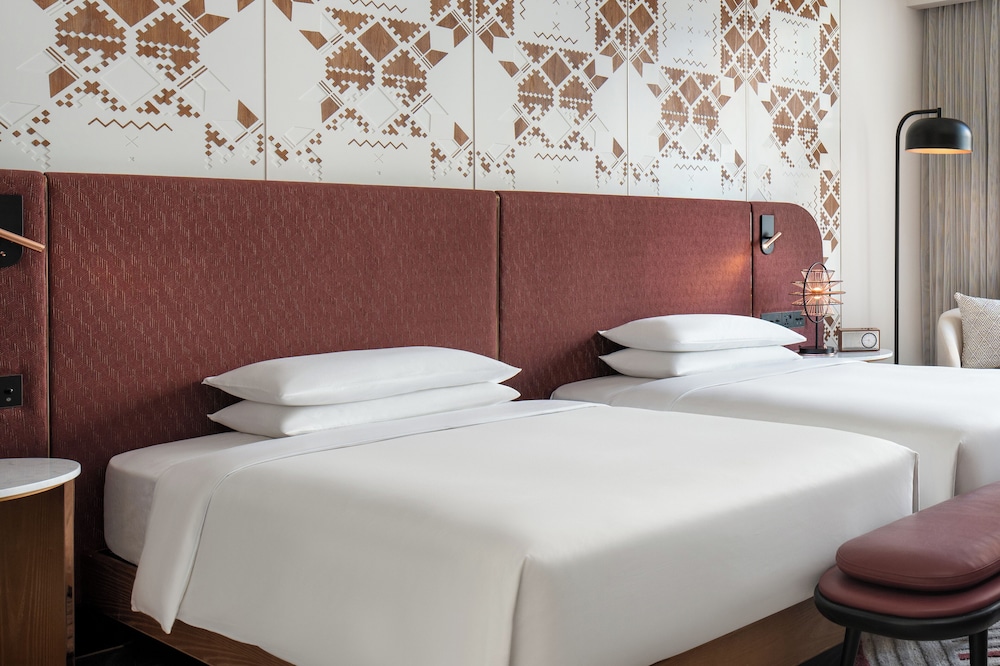 2 camas individuales del hotel Andaz Doha, A Concept By Hyatt. Foto 2