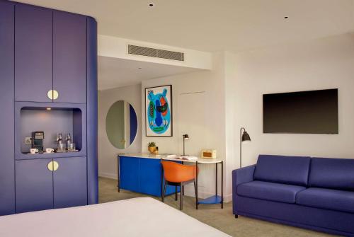 Estudio 1 Cama king Suite Sofá Cama incluido del hotel Art'otel London Battersea Power Station, Powered by Radisson Hotels. Foto 3