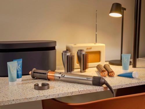 Suite Masterpiece de dos dormitorios del hotel Art'otel London Battersea Power Station, Powered by Radisson Hotels. Foto 6