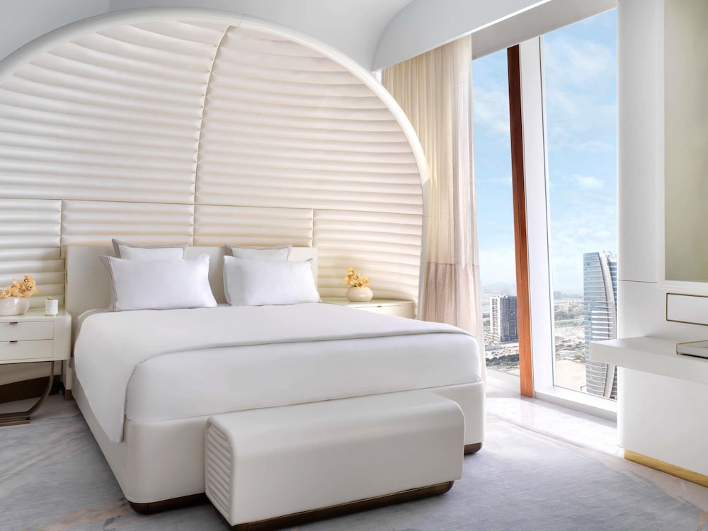 Suite Gold de Una Habitación con Vistas al Mar y Balcón del hotel Fairmont Doha. Foto 6
