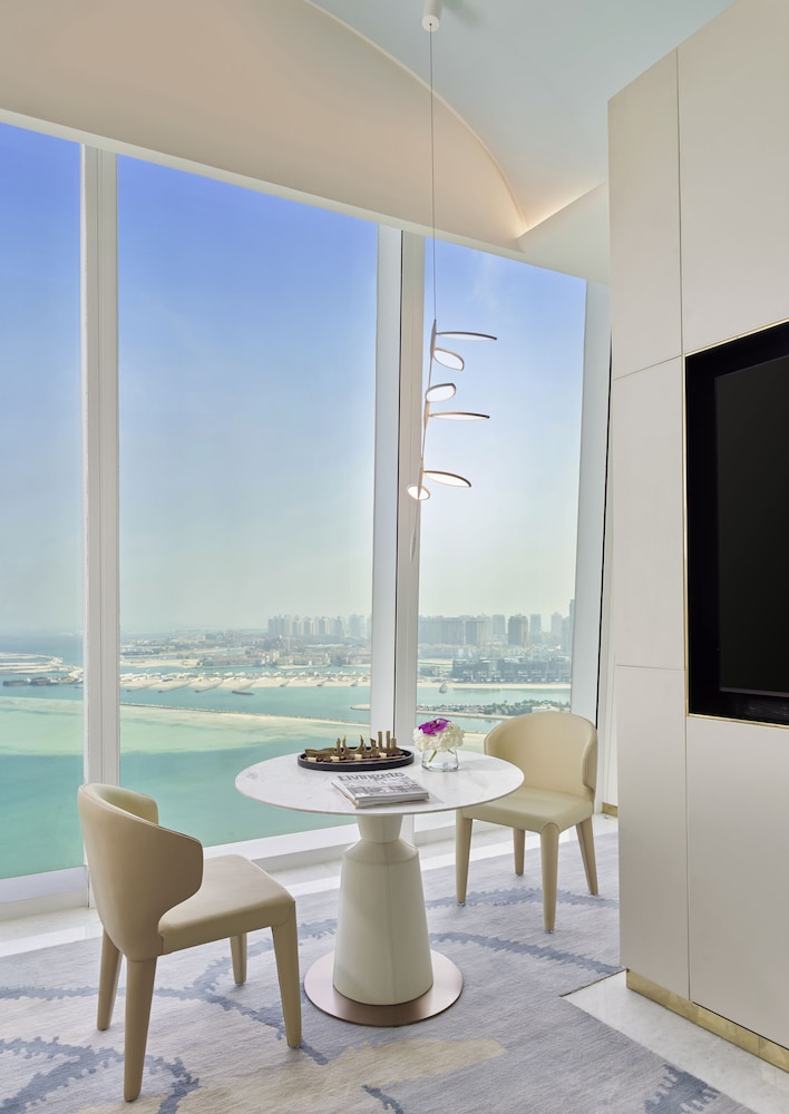 Suite Gold de Una Habitación con Vistas al Mar y Balcón del hotel Fairmont Doha. Foto 9