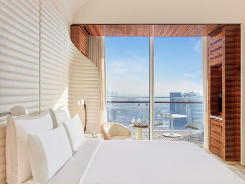 Habitación Fairmont King con Vistas a la Ciudad y Balcón del hotel Fairmont Doha