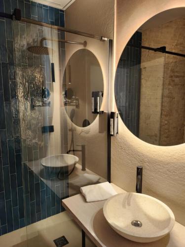 Suite Junior del hotel Soho Boutique Cadiz. Foto 3