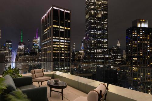 Suite Sky Grand Chamber con terraza del hotel Virgin Hotels New York City