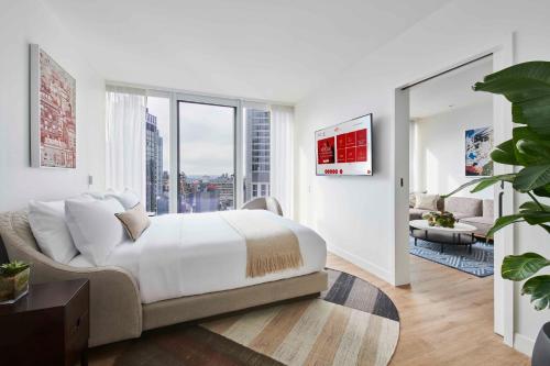 Suite con terraza del hotel Virgin Hotels New York City. Foto 1