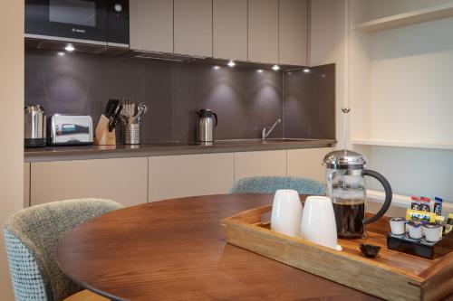 Suite de 1 dormitorio - 1 cama extragrande del hotel Staybridge Suites London Heathrow - Bath Road, an IHG Hotel. Foto 28