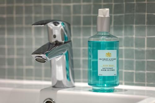 Suite de 1 dormitorio - 1 cama extragrande del hotel Staybridge Suites London Heathrow - Bath Road, an IHG Hotel. Foto 29