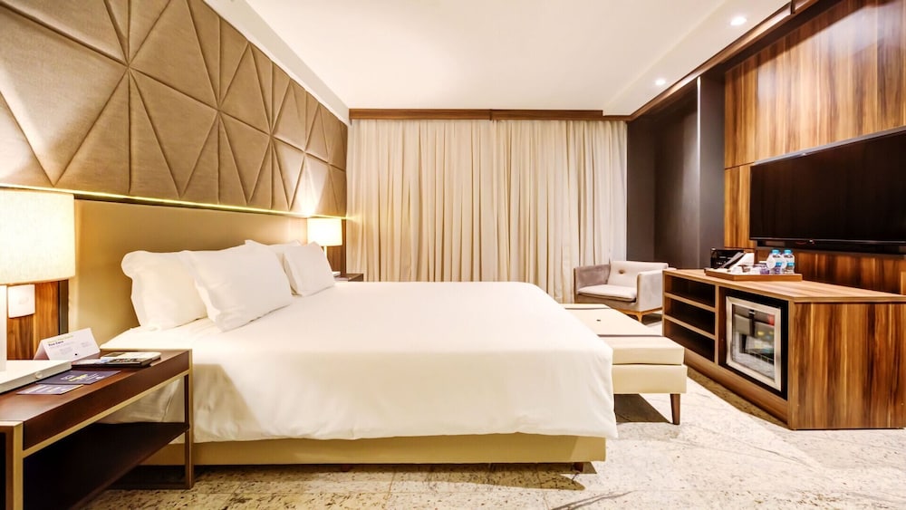 Habitación superior, 1 cama de matrimonio grande del hotel DoubleTree by Hilton - Foz do Iguaçu. Foto 7