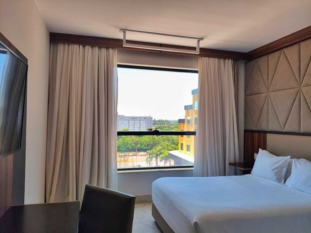 Habitación Deluxe con 1 cama doble o 2 individuales, 1 habitación, vistas a la piscina del hotel DoubleTree by Hilton - Foz do Iguaçu. Foto 9
