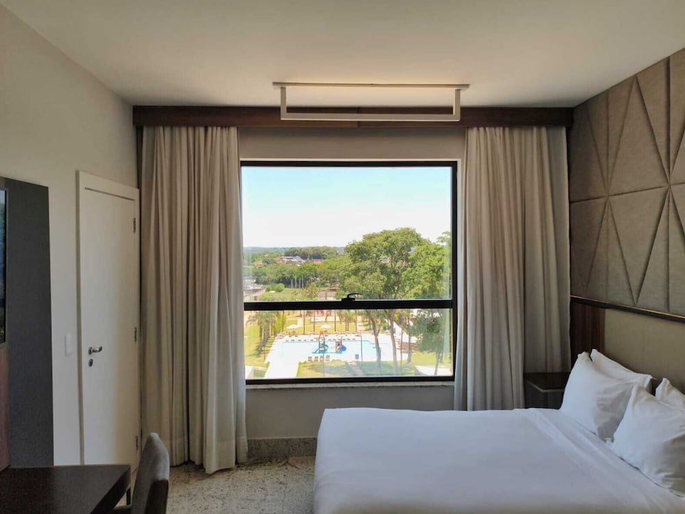 Habitación Deluxe, 1 habitación, vistas a la piscina del hotel DoubleTree by Hilton - Foz do Iguaçu. Foto 11