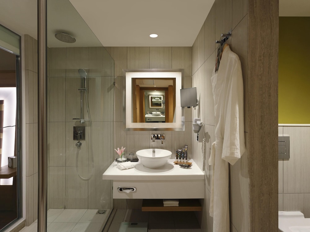 Habitación Ejecutiva con Cama King y Privilegios Adicionales del hotel Novotel Chennai Omr. Foto 1