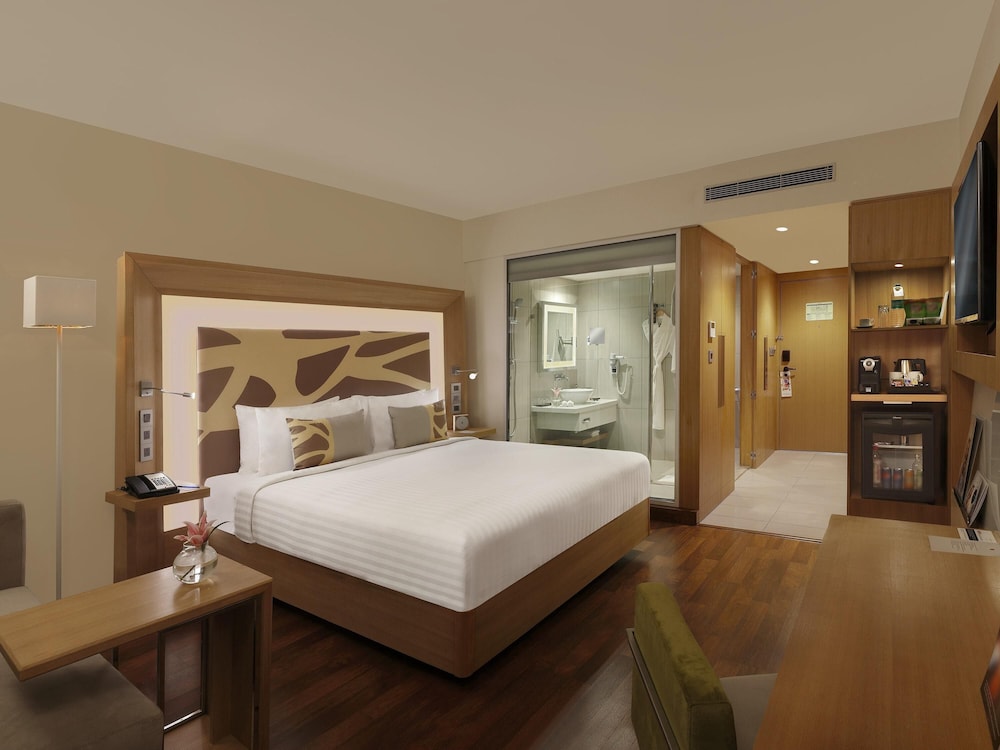Habitación Ejecutiva con Cama King y Privilegios Adicionales del hotel Novotel Chennai Omr. Foto 12