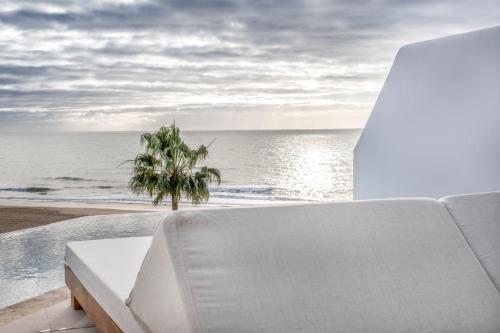 Habitación Doble Deluxe con vistas al mar del hotel Hotel Cádiz Bahía By Q Hotels. Foto 2
