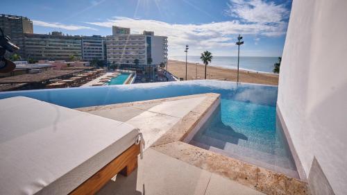 Habitación Doble Deluxe con vistas al mar del hotel Hotel Cádiz Bahía By Q Hotels. Foto 3