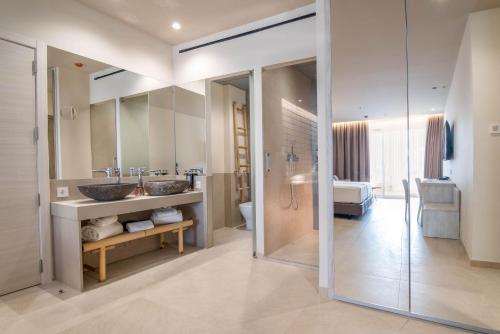 Habitación Doble Estándar - 2 camas del hotel Hotel Cádiz Bahía By Q Hotels. Foto 8