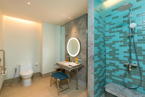 Habitación Estándar con cama extragrande - Adaptada para personas de movilidad reducida del hotel Holiday Inn Resort Samui Bophut Beach, an IHG Hotel. Foto 1