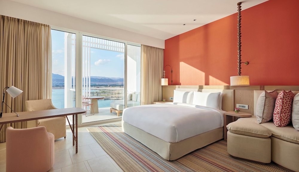 Cama King Acceso Club del hotel Hyatt Regency Aqaba Ayla Resort