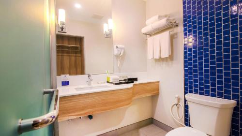 Habitación Deluxe con acceso a la piscina del hotel Holiday Style Ao Nang Beach Resort, Krabi. Foto 13