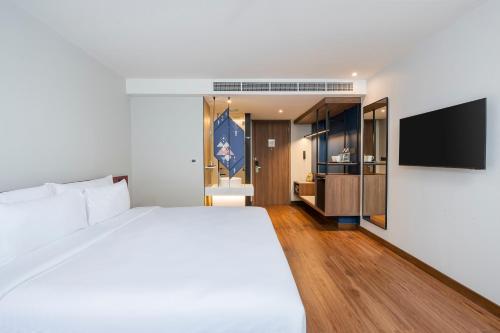 Habitación Superior con cama extragrande del hotel Centara Life Hotel Bangkok Phra Nakhon. Foto 7