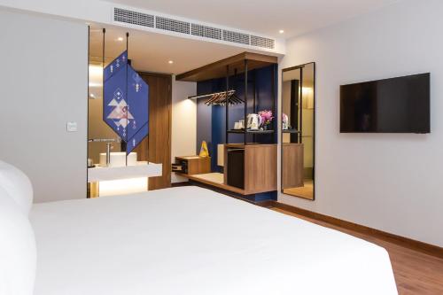 Habitación Superior con cama extragrande del hotel Centara Life Hotel Bangkok Phra Nakhon. Foto 13