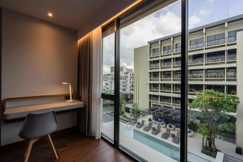 Habitación Superior con cama extragrande del hotel Centara Life Hotel Bangkok Phra Nakhon. Foto 21