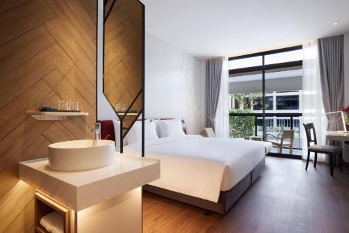 Habitación Superior con cama extragrande del hotel Centara Life Hotel Bangkok Phra Nakhon. Foto 23