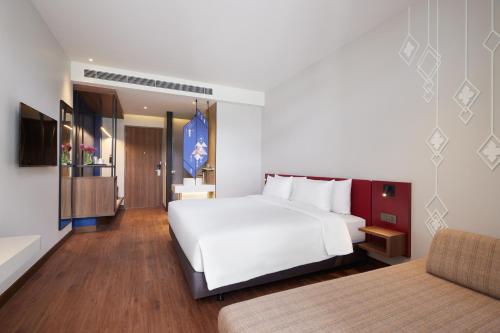 Habitación Deluxe con cama extragrande del hotel Centara Life Hotel Bangkok Phra Nakhon. Foto 1
