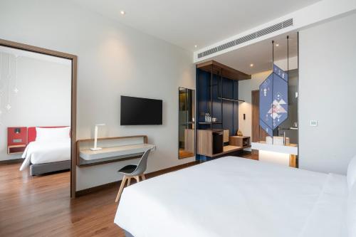 Habitación Deluxe con cama extragrande del hotel Centara Life Hotel Bangkok Phra Nakhon. Foto 6