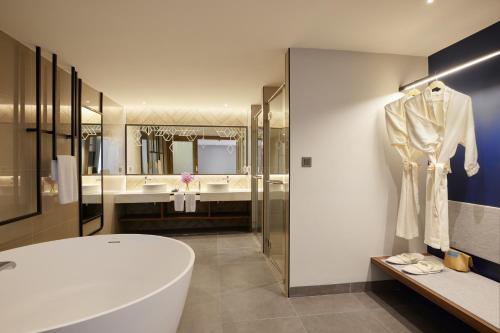Suite del hotel Centara Life Hotel Bangkok Phra Nakhon. Foto 1