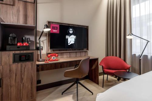 Habitación Familiar con vistas panorámicas del hotel Radisson RED Oslo Okern. Foto 3