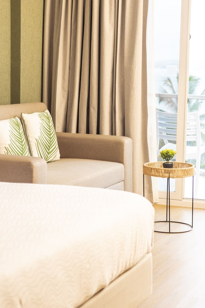 Habitación estándar con 2 camas individuales y vista al mar del hotel Grand Sirenis San Andres. Foto 1