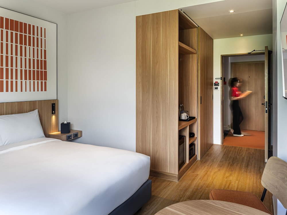 Habitación estándar con cama King del hotel Ibis Chiang Mai Nimman Journeyhub. Foto 1