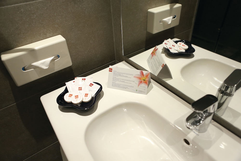 Habitación estándar doble, balcón del hotel Riu Tikida Beach - All Inclusive - Adults Only. Foto 4
