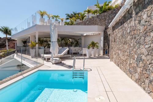 Apartamento con piscina privada climatizada y vistas al mar del hotel Grand Horizon Luxury Boutique Apartments. Foto 2