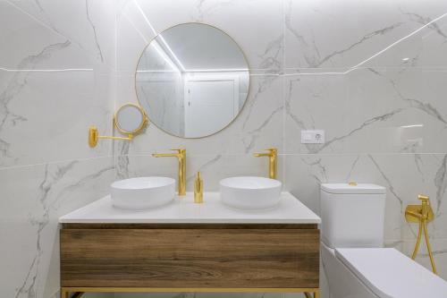 Apartamento Superior con vistas al mar y jacuzzi del hotel Grand Horizon Luxury Boutique Apartments. Foto 10