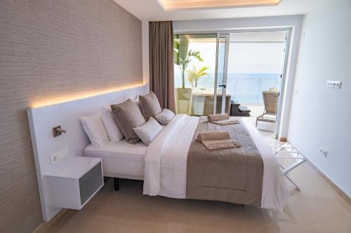 Apartamento con vistas al mar y jacuzzi del hotel Grand Horizon Luxury Boutique Apartments. Foto 1