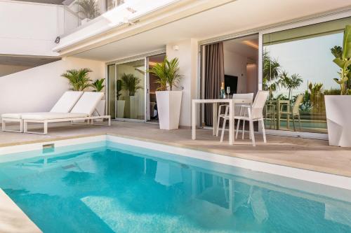 Apartamento con piscina privada climatizada y vistas al mar del hotel Grand Horizon Luxury Boutique Apartments. Foto 6