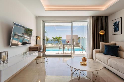 Apartamento con piscina privada climatizada y vistas al mar del hotel Grand Horizon Luxury Boutique Apartments. Foto 7