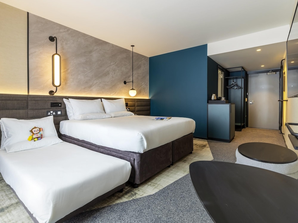 Habitación Estándar con 1 Cama King y 2 Camas Extra del hotel Novotel Liverpool Paddington Village