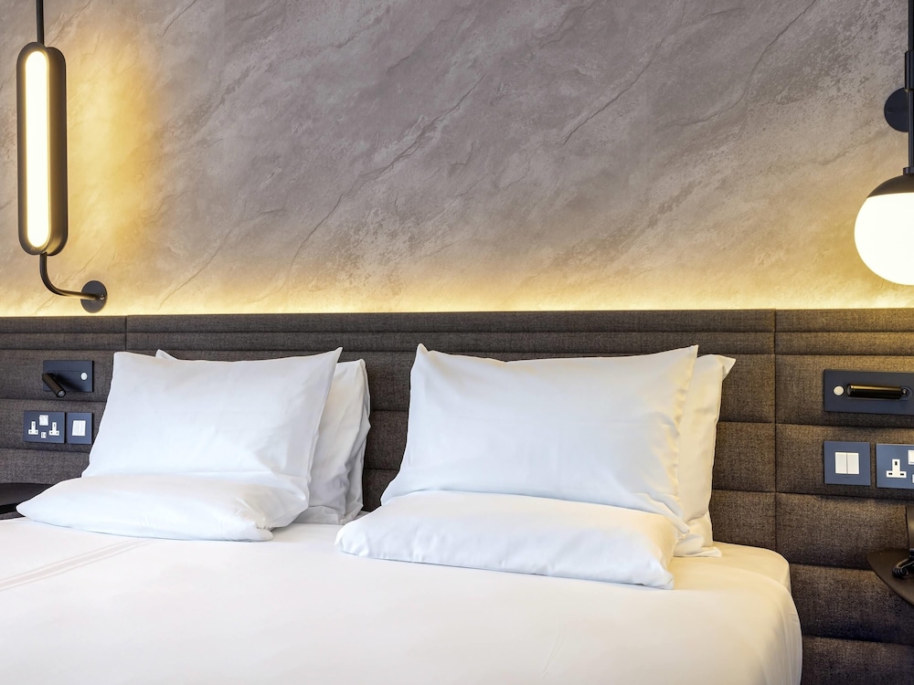 Habitación Estándar con 1 Cama Súper King del hotel Novotel Liverpool Paddington Village. Foto 3