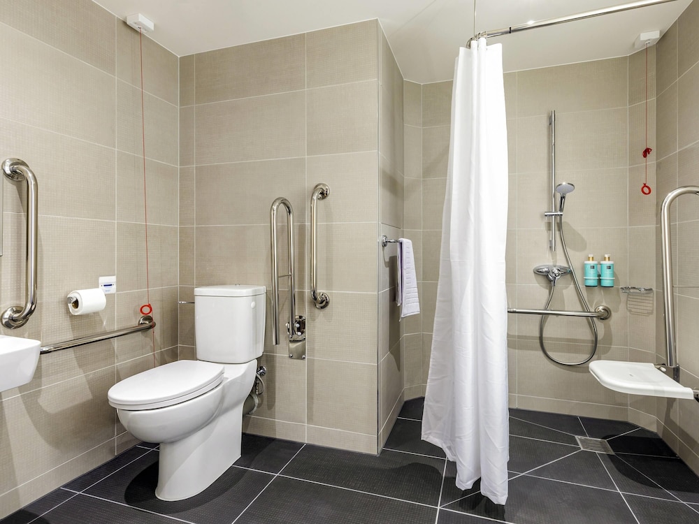 Habitación Accesible con 1 Cama King del hotel Novotel Liverpool Paddington Village. Foto 10